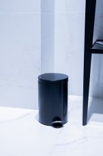 Pedálový odpadkový koš 5l, kov, černá barva